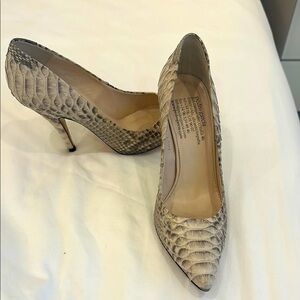 Reptile-Embossed Beige Pumps